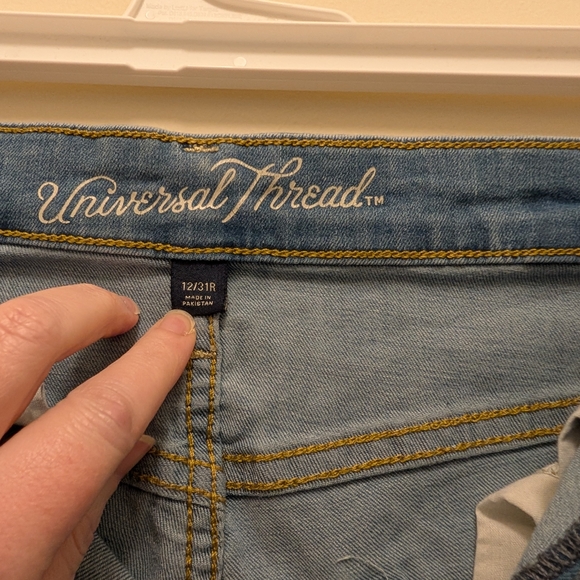 Universal Thread Women's Light Blue Mid Rise Skinny Jeans - Picture 3 of 6